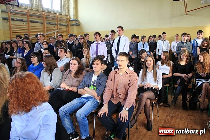 Zdjęcie w galerii na portalu naszraciborz.pl: Święto patrona w II LO na wesoło wiadomości z regionu