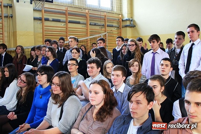Zdjęcie w galerii na portalu naszraciborz.pl: Święto patrona w II LO na wesoło wiadomości z regionu