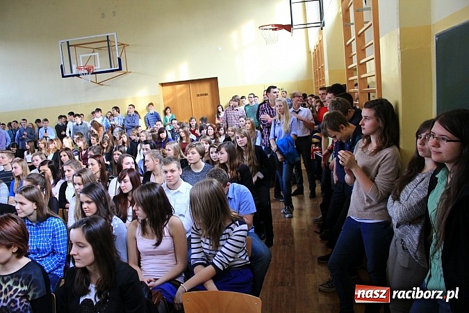 Zdjęcie w galerii na portalu naszraciborz.pl: Święto patrona w II LO na wesoło wiadomości z regionu