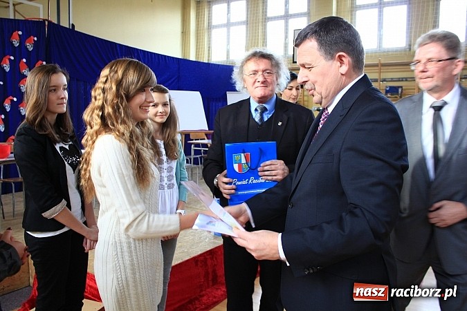 Zdjęcie w galerii na portalu naszraciborz.pl: Święto patrona w II LO na wesoło wiadomości z regionu