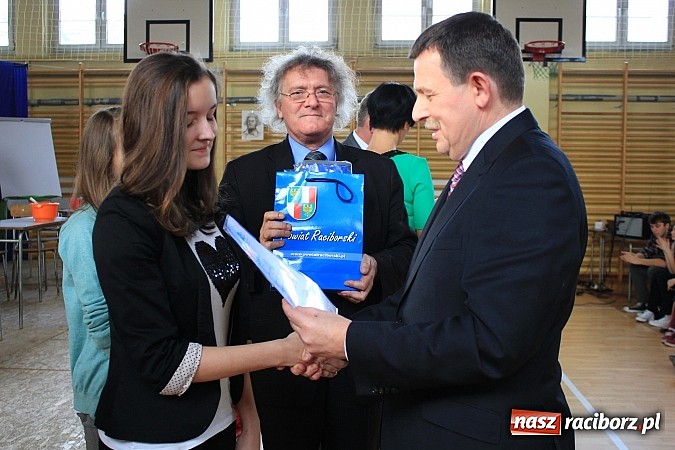 Zdjęcie w galerii na portalu naszraciborz.pl: Święto patrona w II LO na wesoło wiadomości z regionu