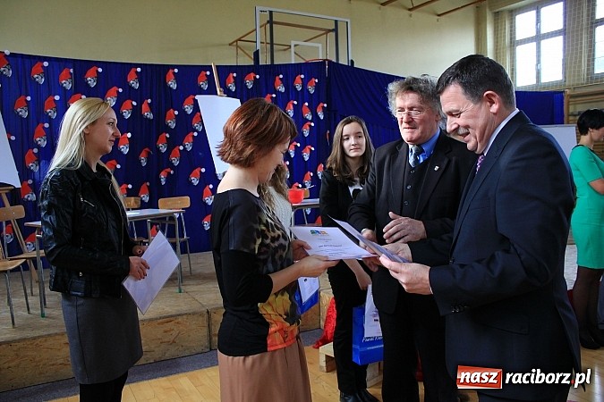 Zdjęcie w galerii na portalu naszraciborz.pl: Święto patrona w II LO na wesoło wiadomości z regionu