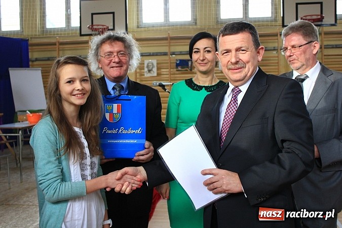 Zdjęcie w galerii na portalu naszraciborz.pl: Święto patrona w II LO na wesoło wiadomości z regionu