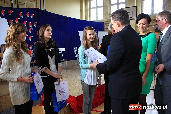 Zdjęcie w galerii na portalu naszraciborz.pl: Święto patrona w II LO na wesoło wiadomości z regionu