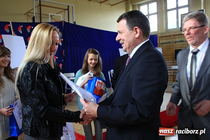 Zdjęcie w galerii na portalu naszraciborz.pl: Święto patrona w II LO na wesoło wiadomości z regionu