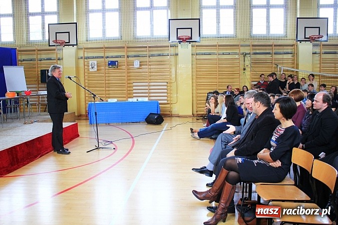 Zdjęcie w galerii na portalu naszraciborz.pl: Święto patrona w II LO na wesoło wiadomości z regionu