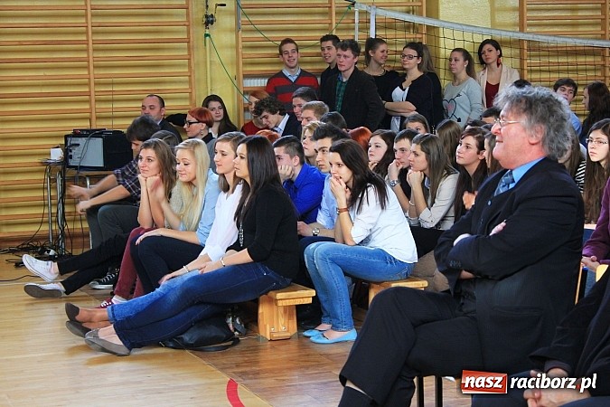 Zdjęcie w galerii na portalu naszraciborz.pl: Święto patrona w II LO na wesoło wiadomości z regionu