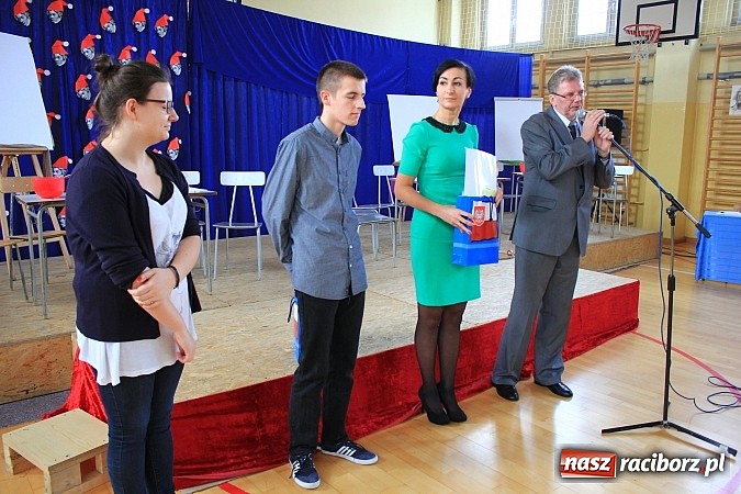 Zdjęcie w galerii na portalu naszraciborz.pl: Święto patrona w II LO na wesoło wiadomości z regionu