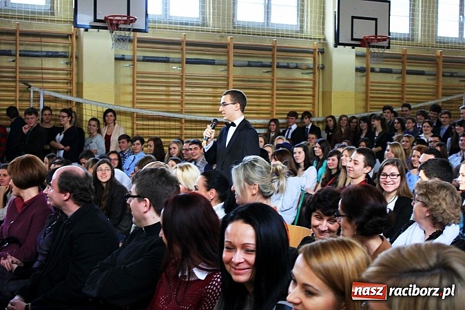 Zdjęcie w galerii na portalu naszraciborz.pl: Święto patrona w II LO na wesoło wiadomości z regionu