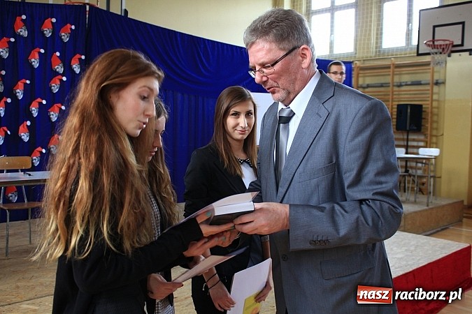 Zdjęcie w galerii na portalu naszraciborz.pl: Święto patrona w II LO na wesoło wiadomości z regionu