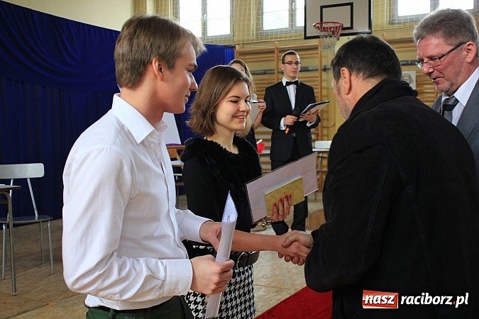 Zdjęcie w galerii na portalu naszraciborz.pl: Święto patrona w II LO na wesoło wiadomości z regionu