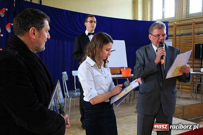 Zdjęcie w galerii na portalu naszraciborz.pl: Święto patrona w II LO na wesoło wiadomości z regionu