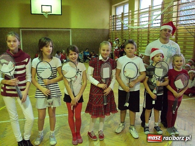 Zdjęcie w galerii na portalu naszraciborz.pl: Mikołajkowe Turnieje w SP 3 wiadomości z regionu