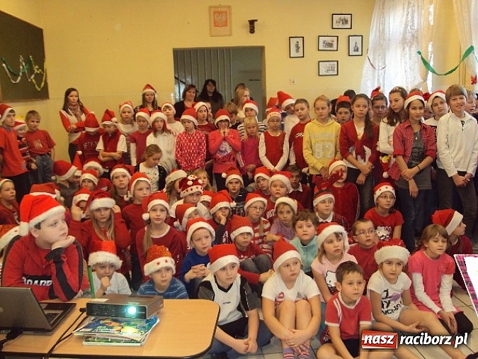 Zdjęcie w galerii na portalu naszraciborz.pl: Mikołajkowe Turnieje w SP 3 wiadomości z regionu