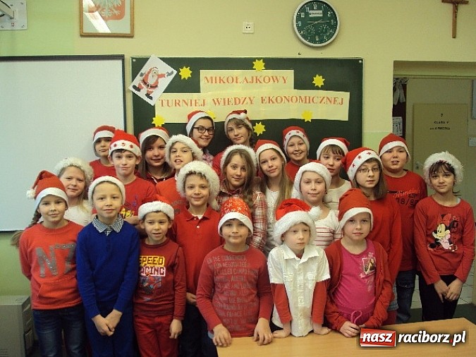 Zdjęcie w galerii na portalu naszraciborz.pl: Mikołajkowe Turnieje w SP 3 wiadomości z regionu