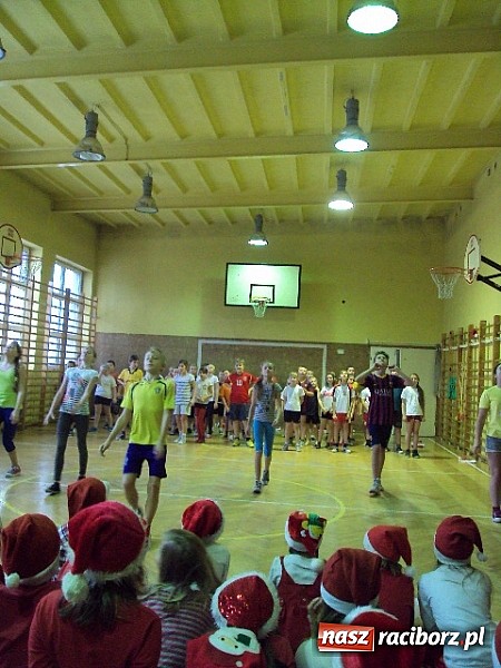 Zdjęcie w galerii na portalu naszraciborz.pl: Mikołajkowe Turnieje w SP 3 wiadomości z regionu