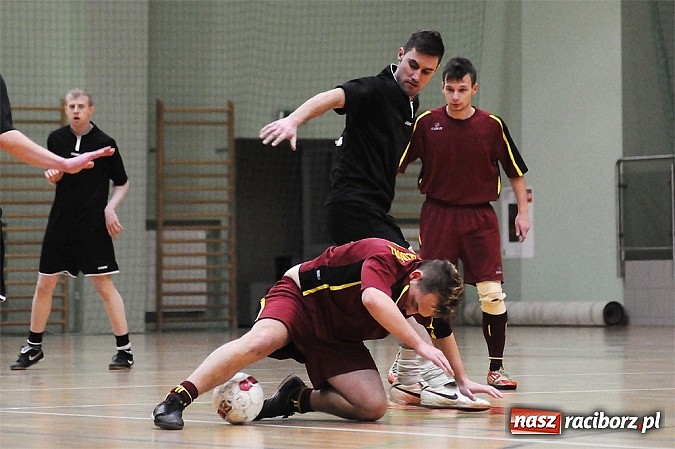 Zdjęcie w galerii na portalu naszraciborz.pl: HLPN: Nerwowo i czerwono w pierwszej lidze wiadomości z regionu