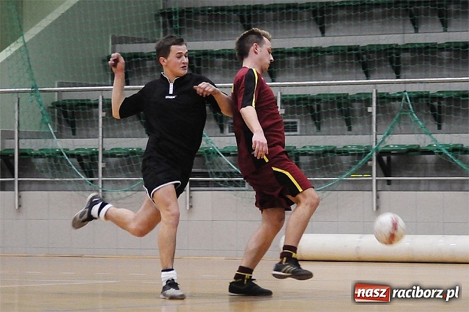 Zdjęcie w galerii na portalu naszraciborz.pl: HLPN: Nerwowo i czerwono w pierwszej lidze wiadomości z regionu