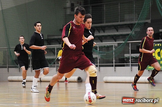 Zdjęcie w galerii na portalu naszraciborz.pl: HLPN: Nerwowo i czerwono w pierwszej lidze wiadomości z regionu