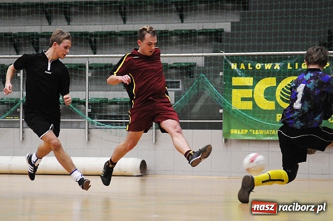 Zdjęcie w galerii na portalu naszraciborz.pl: HLPN: Nerwowo i czerwono w pierwszej lidze wiadomości z regionu