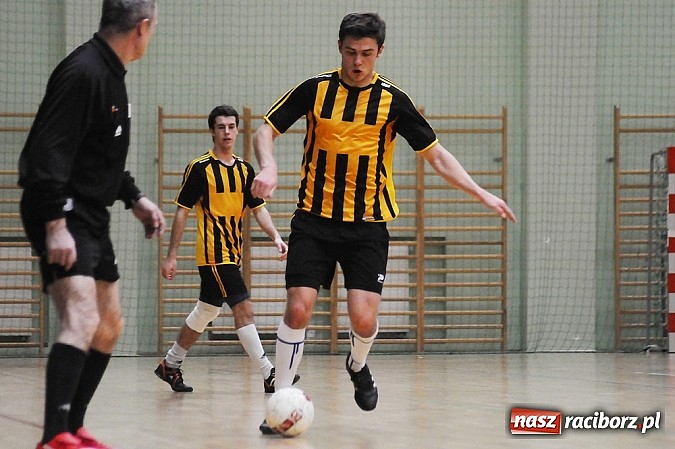 Zdjęcie w galerii na portalu naszraciborz.pl: HLPN: Nerwowo i czerwono w pierwszej lidze wiadomości z regionu