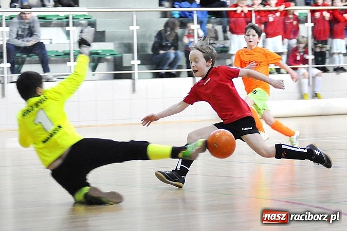 Zdjęcie w galerii na portalu naszraciborz.pl: Młodzi piłkarze walczyli w Rafako Arena wiadomości z regionu