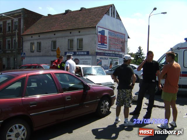 Zdjęcie w galerii na portalu naszraciborz.pl: Kolizja spowodowała wielki korek wiadomości z regionu