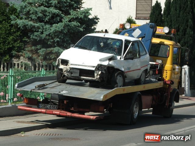 Zdjęcie w galerii na portalu naszraciborz.pl: Kolizja spowodowała wielki korek wiadomości z regionu