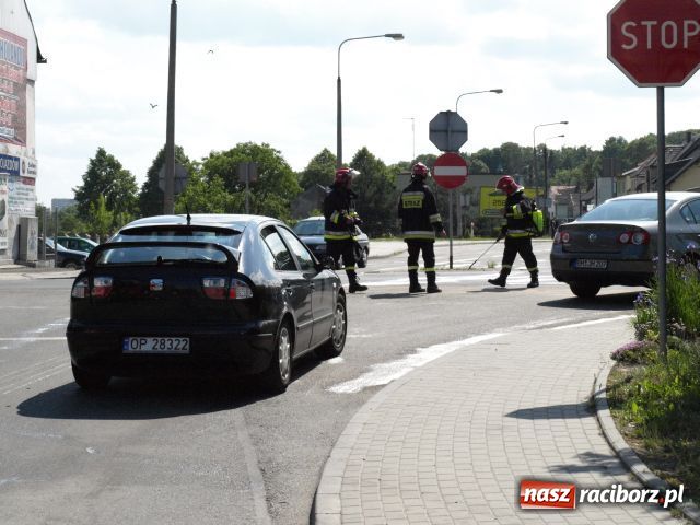 Zdjęcie w galerii na portalu naszraciborz.pl: Kolizja spowodowała wielki korek wiadomości z regionu