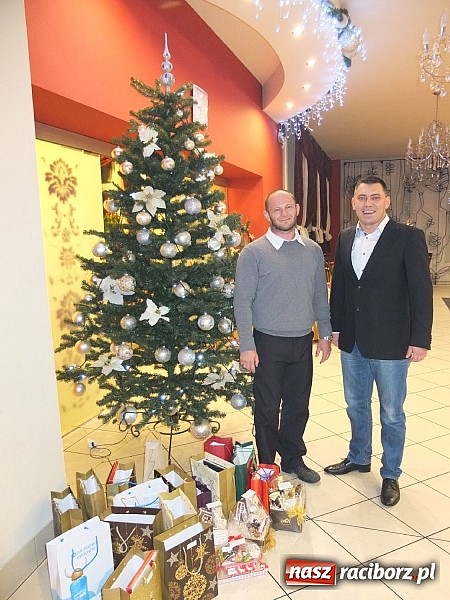 Zdjęcie w galerii na portalu naszraciborz.pl: Wigilijka u Łamatorów i Spartan wiadomości z regionu