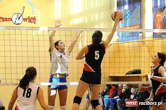 Zdjęcie w galerii na portalu naszraciborz.pl: Pewna wygrana krzanowickich siatkarek wiadomości z regionu