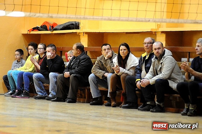 Zdjęcie w galerii na portalu naszraciborz.pl: Pewna wygrana krzanowickich siatkarek wiadomości z regionu