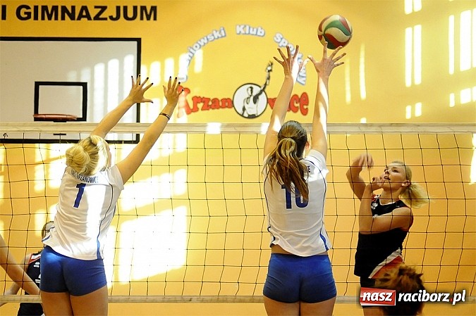 Zdjęcie w galerii na portalu naszraciborz.pl: Pewna wygrana krzanowickich siatkarek wiadomości z regionu