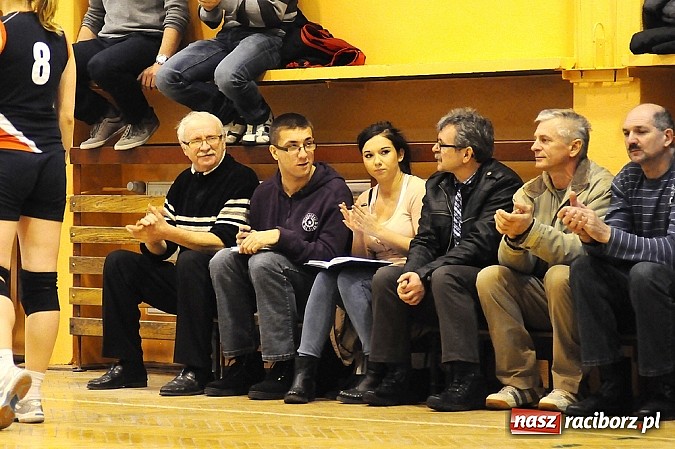Zdjęcie w galerii na portalu naszraciborz.pl: Pewna wygrana krzanowickich siatkarek wiadomości z regionu