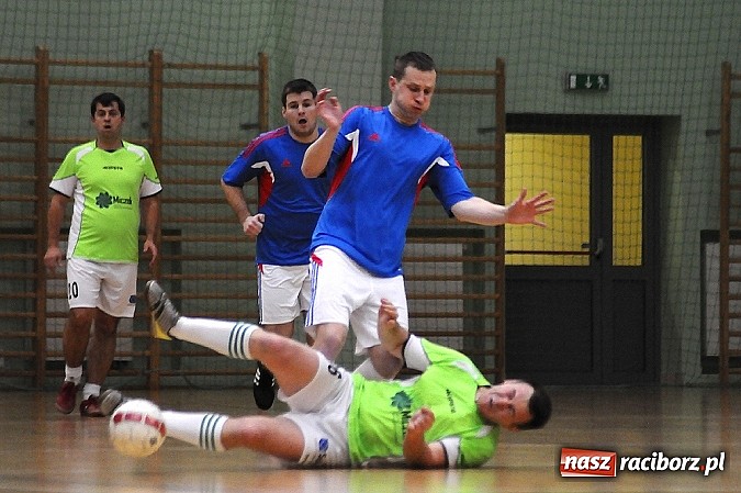 Zdjęcie w galerii na portalu naszraciborz.pl: Byki pokonały Żorską. Tritle i Feniks ciągle niepokonani wiadomości z regionu