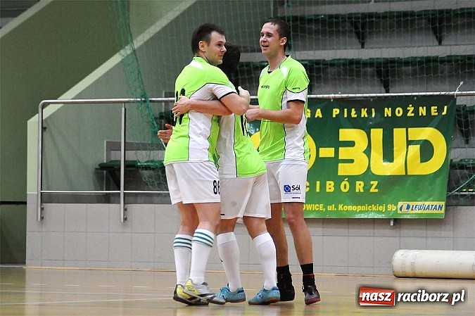 Zdjęcie w galerii na portalu naszraciborz.pl: Byki pokonały Żorską. Tritle i Feniks ciągle niepokonani wiadomości z regionu