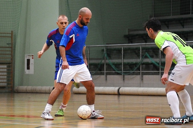 Zdjęcie w galerii na portalu naszraciborz.pl: Byki pokonały Żorską. Tritle i Feniks ciągle niepokonani wiadomości z regionu