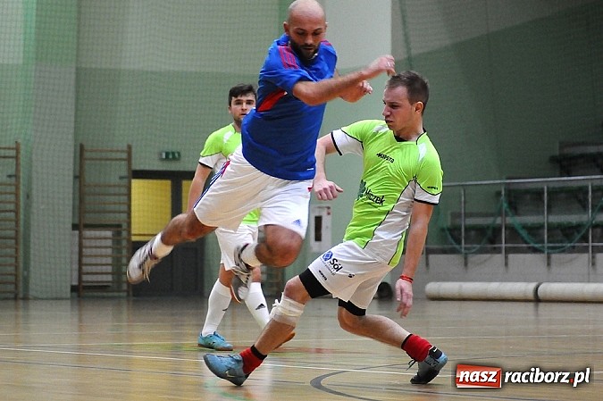 Zdjęcie w galerii na portalu naszraciborz.pl: Byki pokonały Żorską. Tritle i Feniks ciągle niepokonani wiadomości z regionu