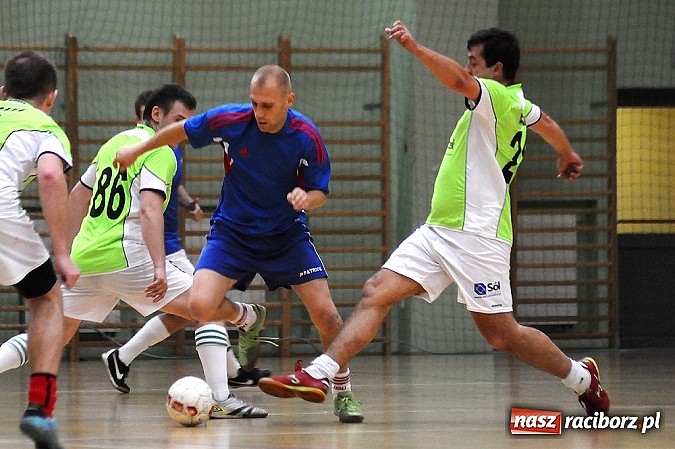 Zdjęcie w galerii na portalu naszraciborz.pl: Byki pokonały Żorską. Tritle i Feniks ciągle niepokonani wiadomości z regionu