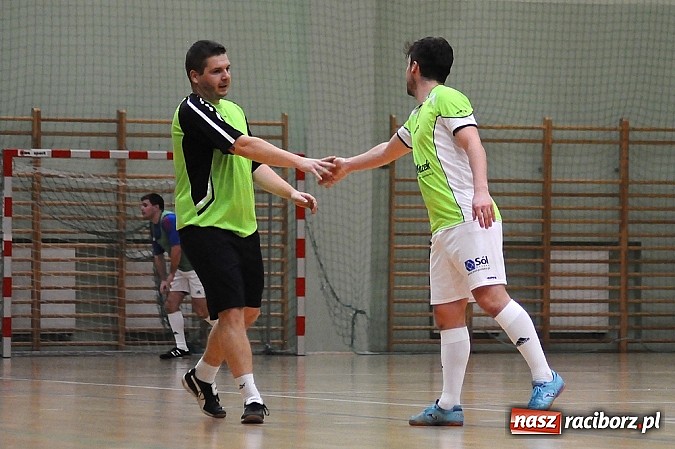 Zdjęcie w galerii na portalu naszraciborz.pl: Byki pokonały Żorską. Tritle i Feniks ciągle niepokonani wiadomości z regionu