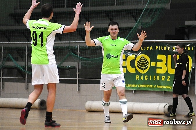 Zdjęcie w galerii na portalu naszraciborz.pl: Byki pokonały Żorską. Tritle i Feniks ciągle niepokonani wiadomości z regionu