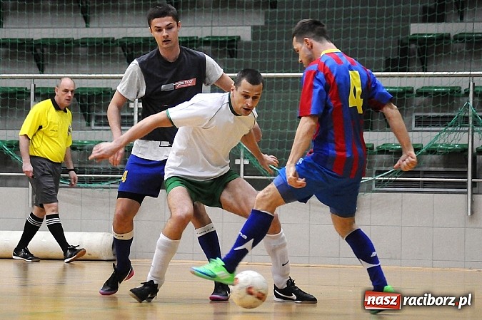 Zdjęcie w galerii na portalu naszraciborz.pl: Byki pokonały Żorską. Tritle i Feniks ciągle niepokonani wiadomości z regionu