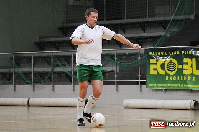 Zdjęcie w galerii na portalu naszraciborz.pl: Byki pokonały Żorską. Tritle i Feniks ciągle niepokonani wiadomości z regionu