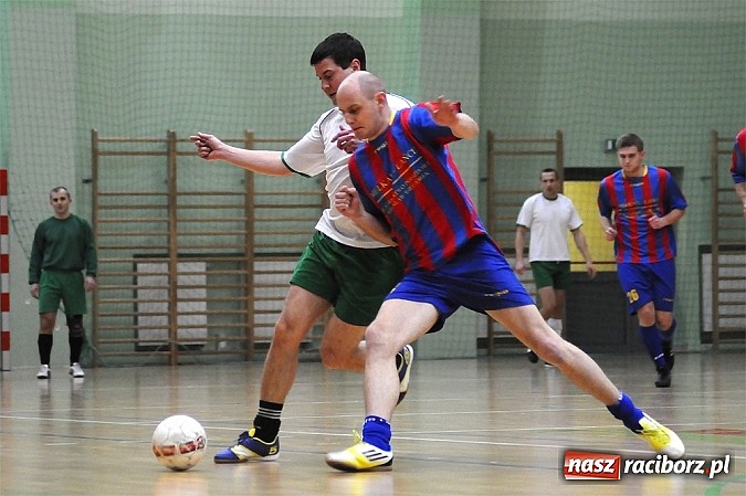 Zdjęcie w galerii na portalu naszraciborz.pl: Byki pokonały Żorską. Tritle i Feniks ciągle niepokonani wiadomości z regionu