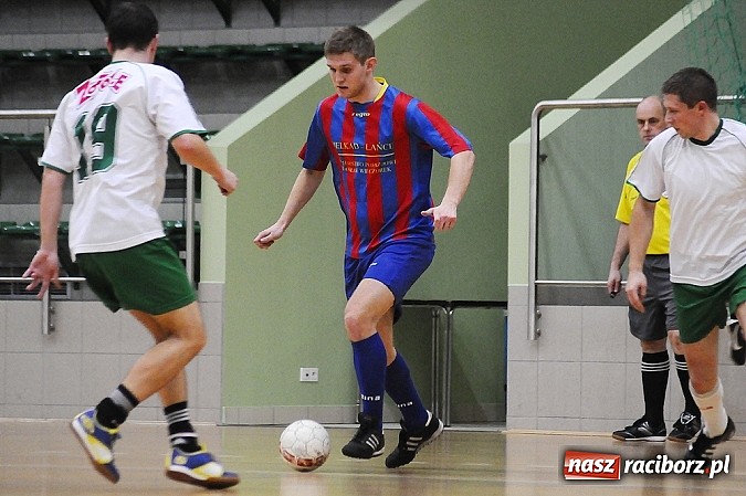 Zdjęcie w galerii na portalu naszraciborz.pl: Byki pokonały Żorską. Tritle i Feniks ciągle niepokonani wiadomości z regionu