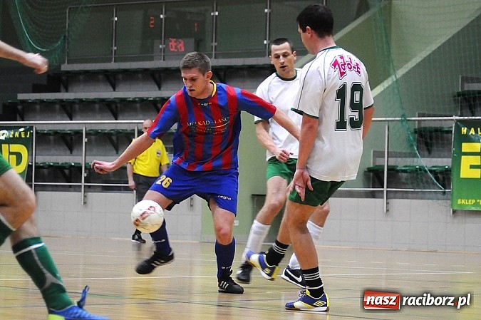 Zdjęcie w galerii na portalu naszraciborz.pl: Byki pokonały Żorską. Tritle i Feniks ciągle niepokonani wiadomości z regionu