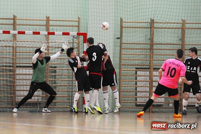 Zdjęcie w galerii na portalu naszraciborz.pl: Byki pokonały Żorską. Tritle i Feniks ciągle niepokonani wiadomości z regionu