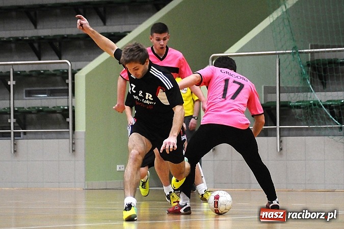 Zdjęcie w galerii na portalu naszraciborz.pl: Byki pokonały Żorską. Tritle i Feniks ciągle niepokonani wiadomości z regionu