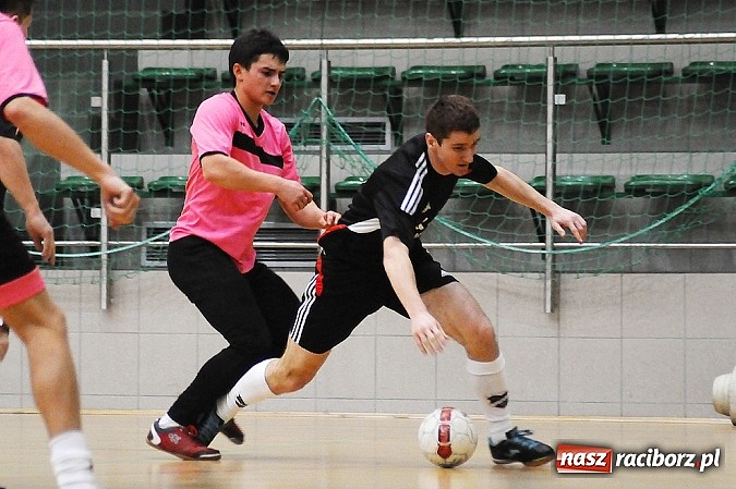 Zdjęcie w galerii na portalu naszraciborz.pl: Byki pokonały Żorską. Tritle i Feniks ciągle niepokonani wiadomości z regionu