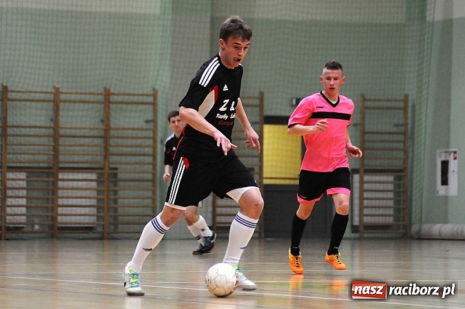 Zdjęcie w galerii na portalu naszraciborz.pl: Byki pokonały Żorską. Tritle i Feniks ciągle niepokonani wiadomości z regionu